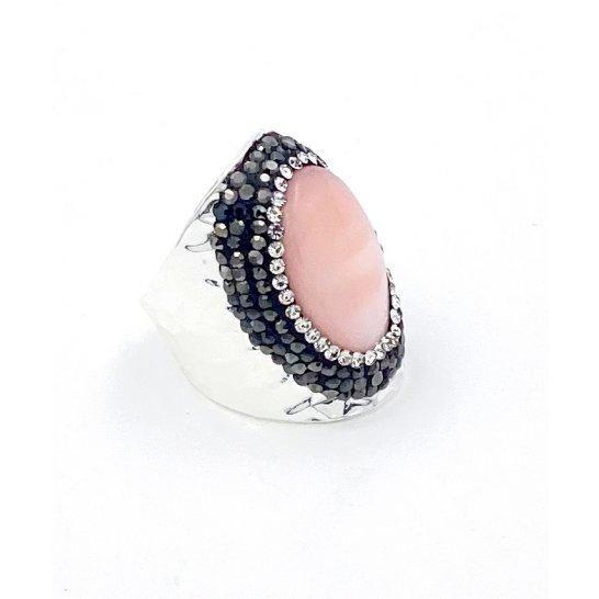 Pink mother-of-pearl rhinestone ring