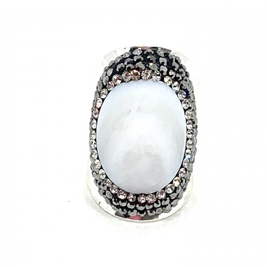 White mother-of-pearl rhinestone ring